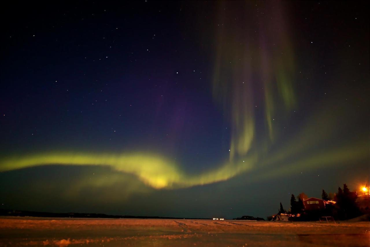 Mabuhay Lakeside Manor Bed & Breakfast Yellowknife Exterior photo