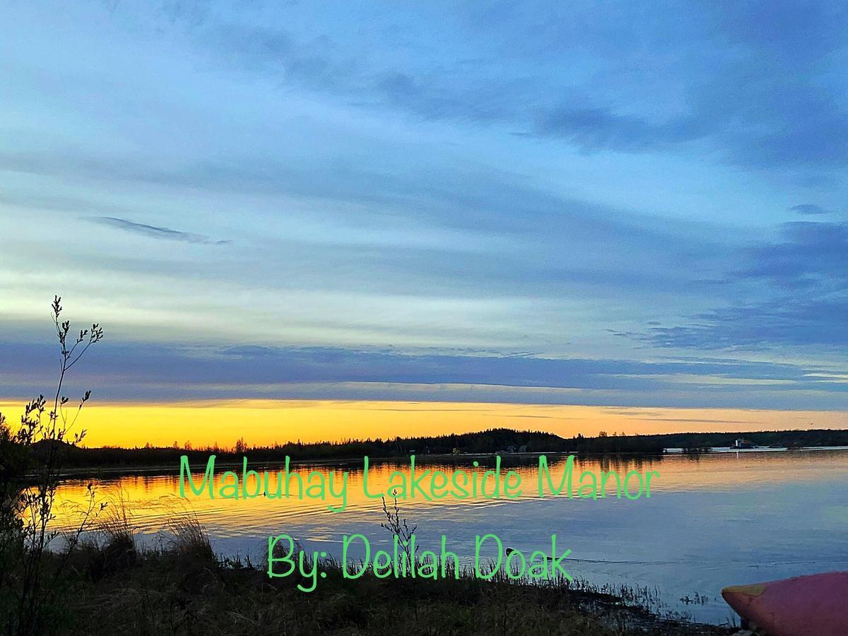Mabuhay Lakeside Manor Bed & Breakfast Yellowknife Exterior photo